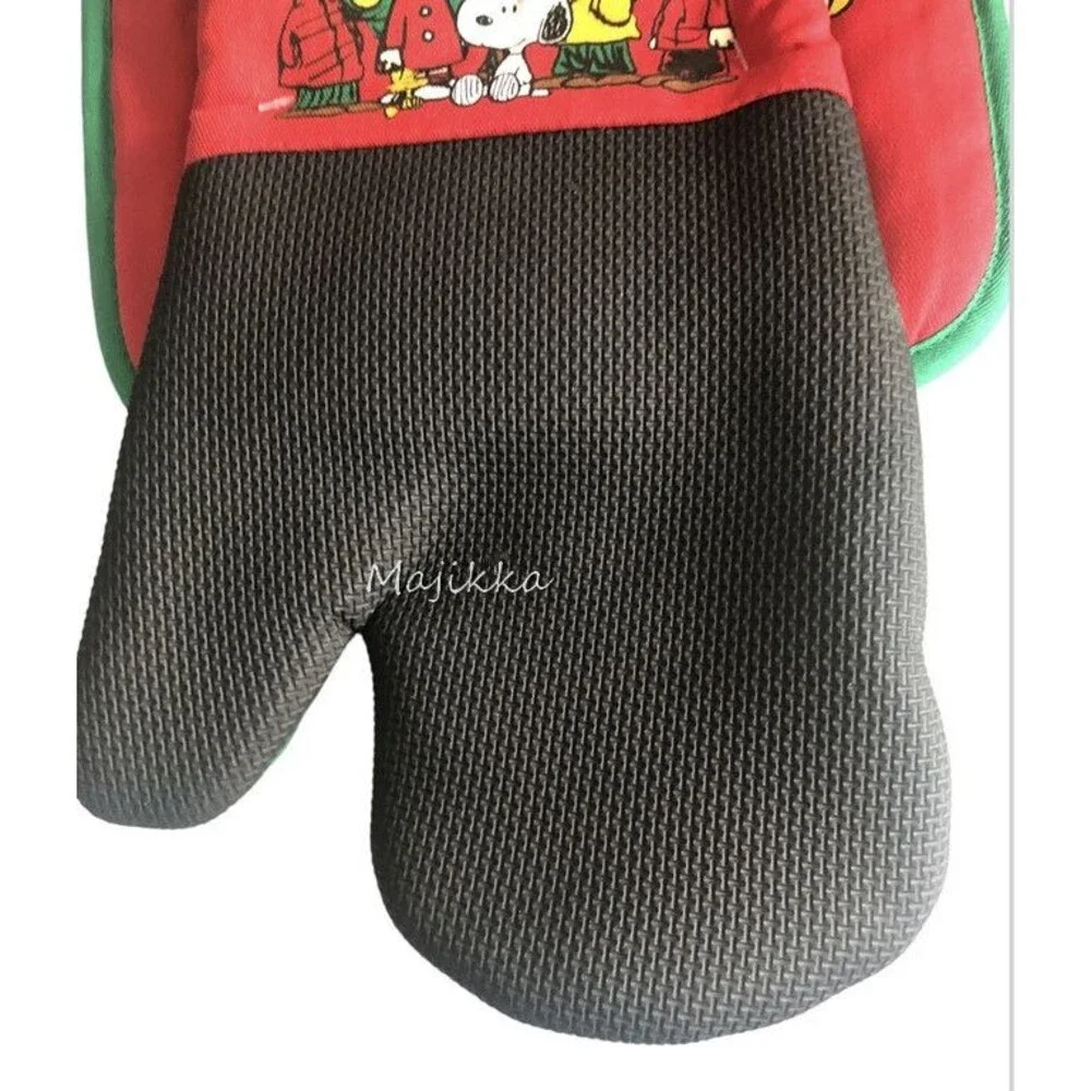 Peanuts Snoopy Christmas Oven Mitt and Potholder Kitchen Neoprene Lined 2 Piece